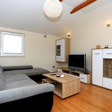 Apartment Pa Ve Murter Exterior photo