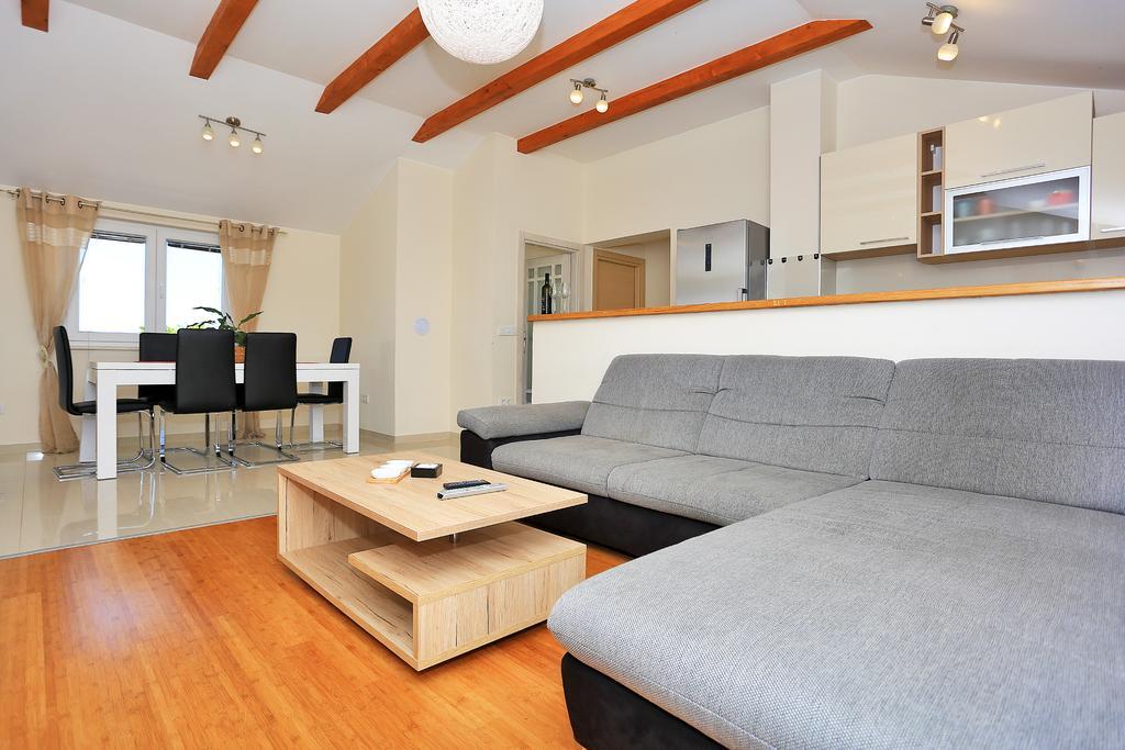 Apartment Pa Ve Murter Exterior photo