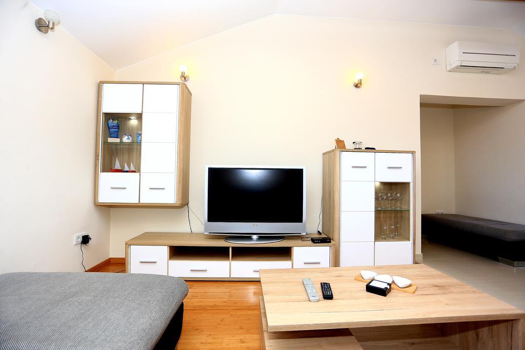 Apartment Pa Ve Murter Exterior photo