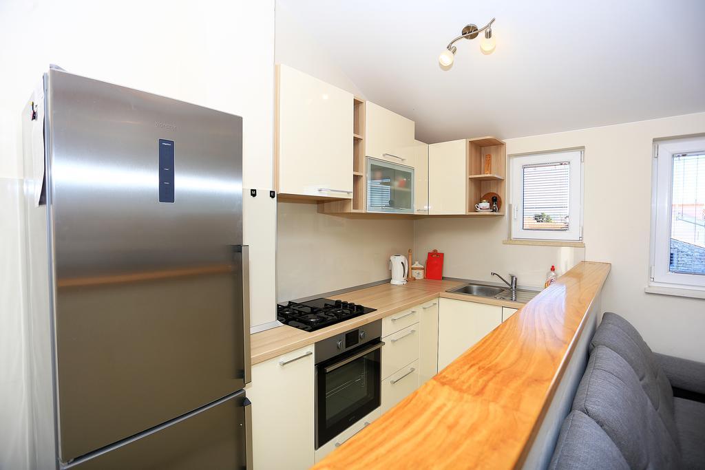 Apartment Pa Ve Murter Exterior photo